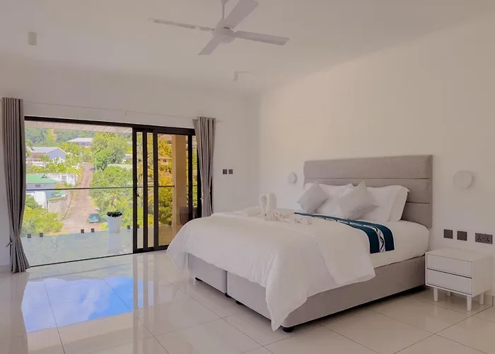 The Cove Holiday